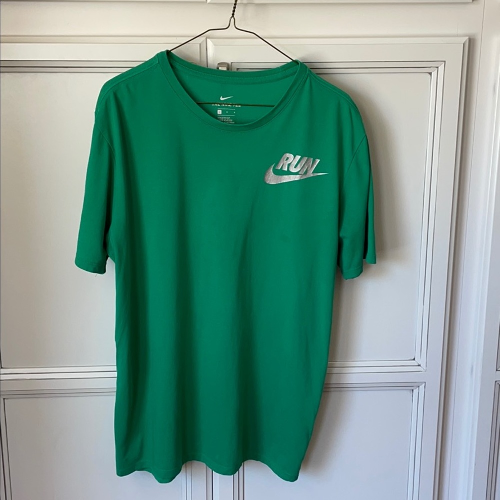 Nike men’s athletic card size large